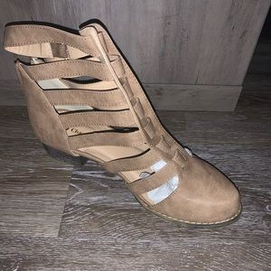 Chase and Chloe Daytona Style, Nude Bootie.